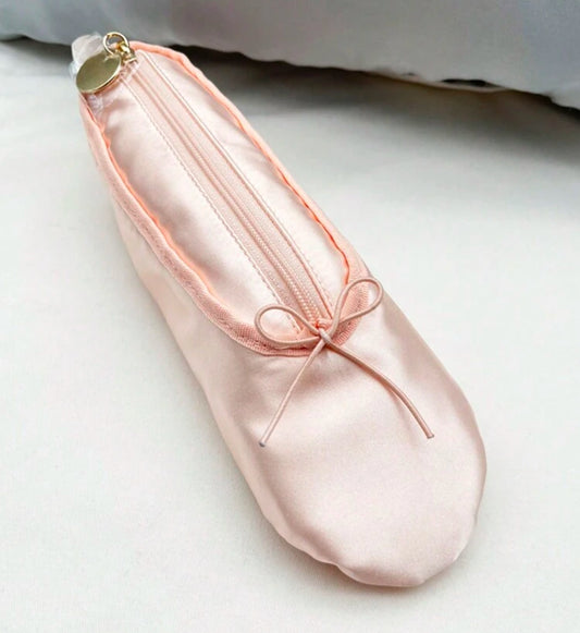 (Giveaways) Ballerina 🩰 Makeup brush case