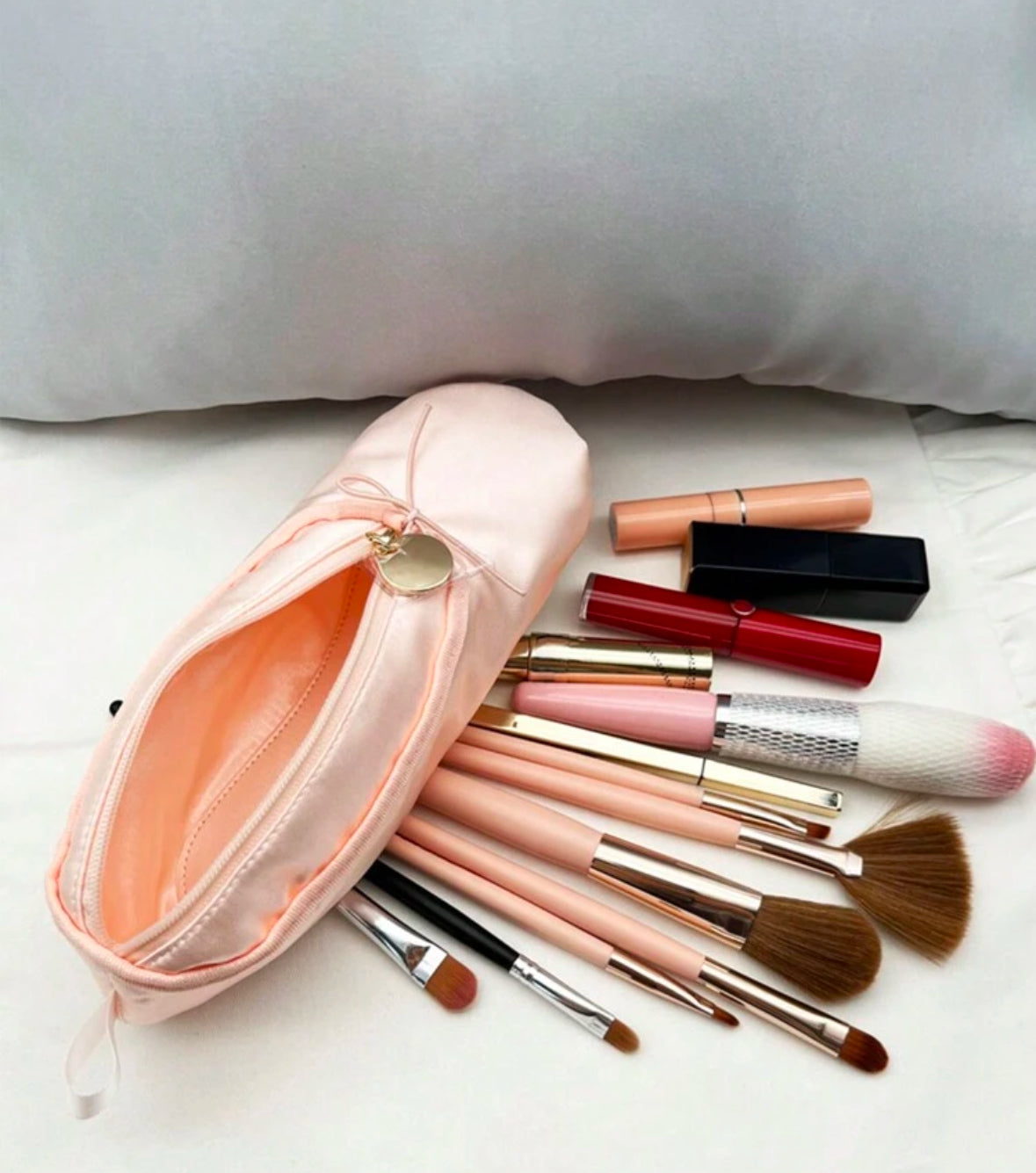 (Giveaways) Ballerina 🩰 Makeup brush case