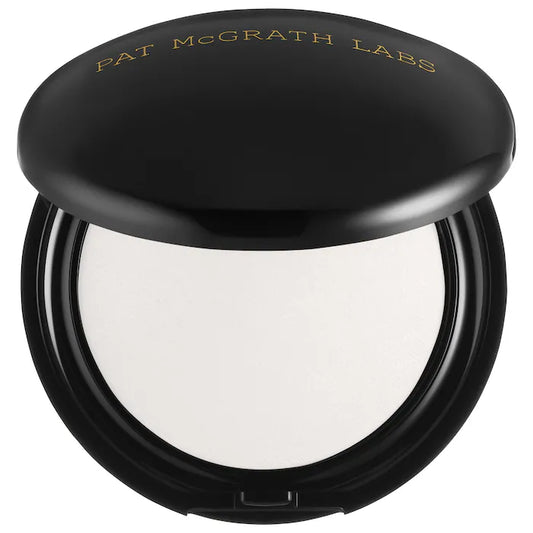 PAT McGRATH LABS
Skin Fetish: Sublime Perfection Blurring Under Eye Powder