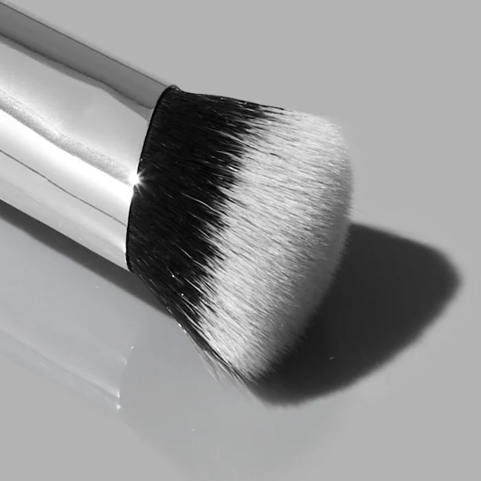 HAUS LABS BY LADY GAGA
Cruelty-Free Concealer Brush