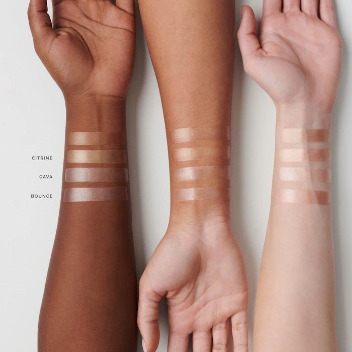 MERIT
Day Glow Dewy Highlighting Balm